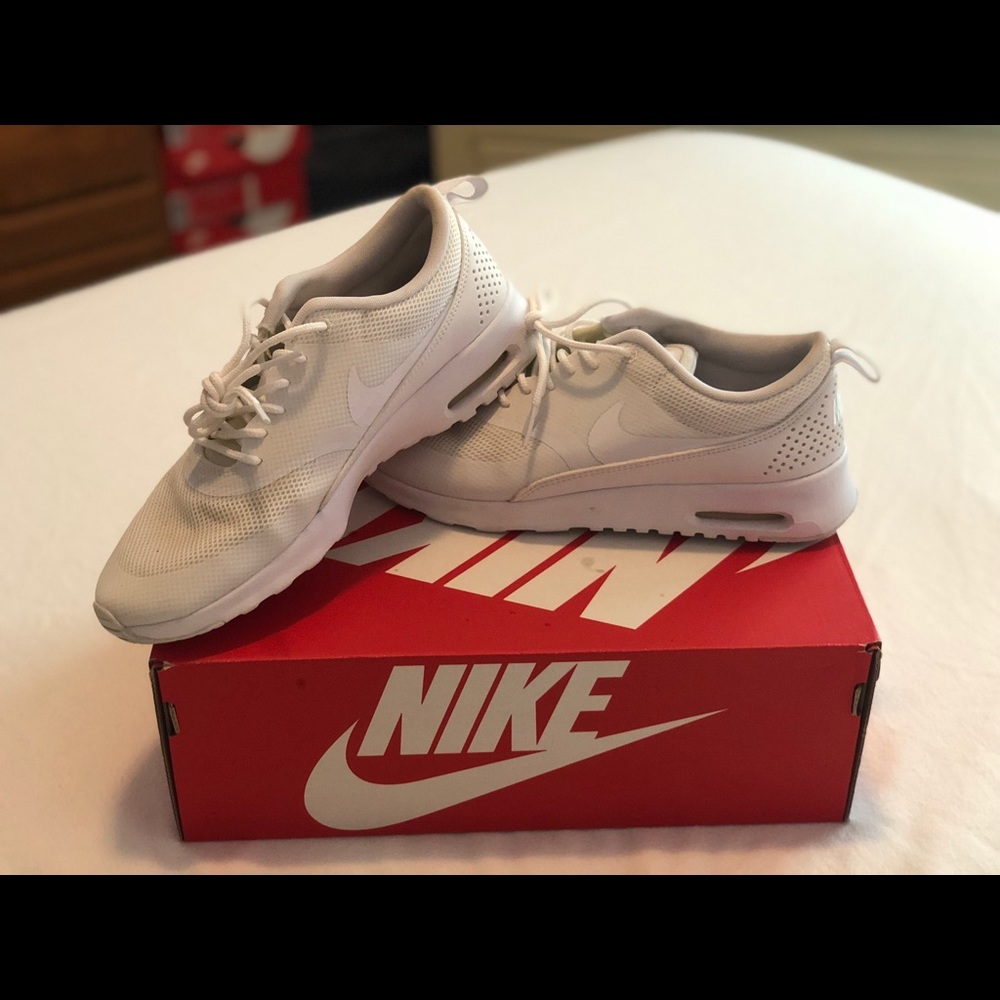 Size 8.5 air max Thea
